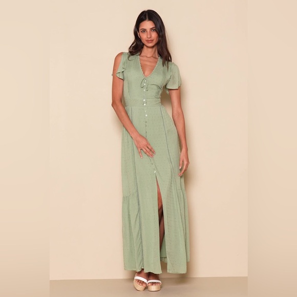 Lulus Dresses & Skirts - Lulus “Completely in Love” Maxi Dress